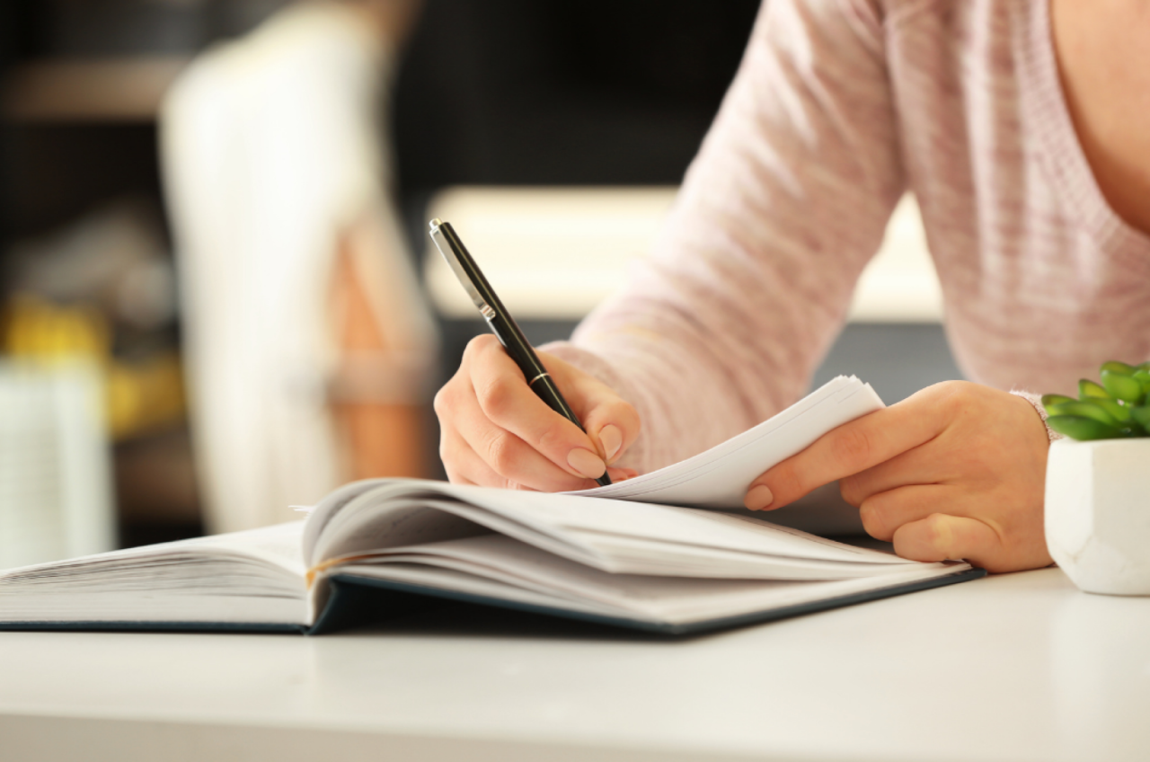 dekoratives Bild zur Seite Vorbereitungskurs mit Kenntnisprüfung nach PflBG | Copyright: canva: pixelshot